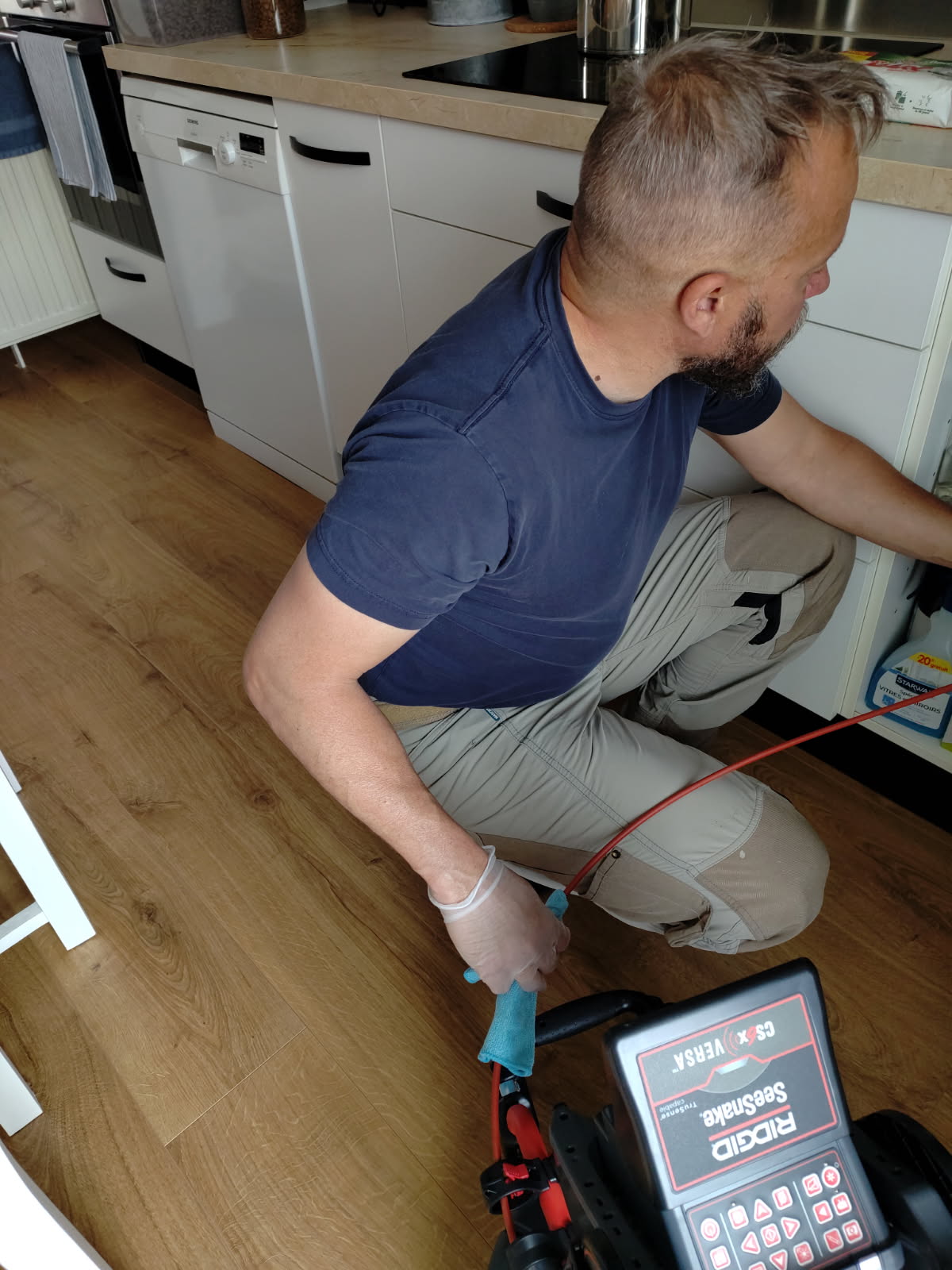 Débouchage canalisation bouchée dans une cuisine