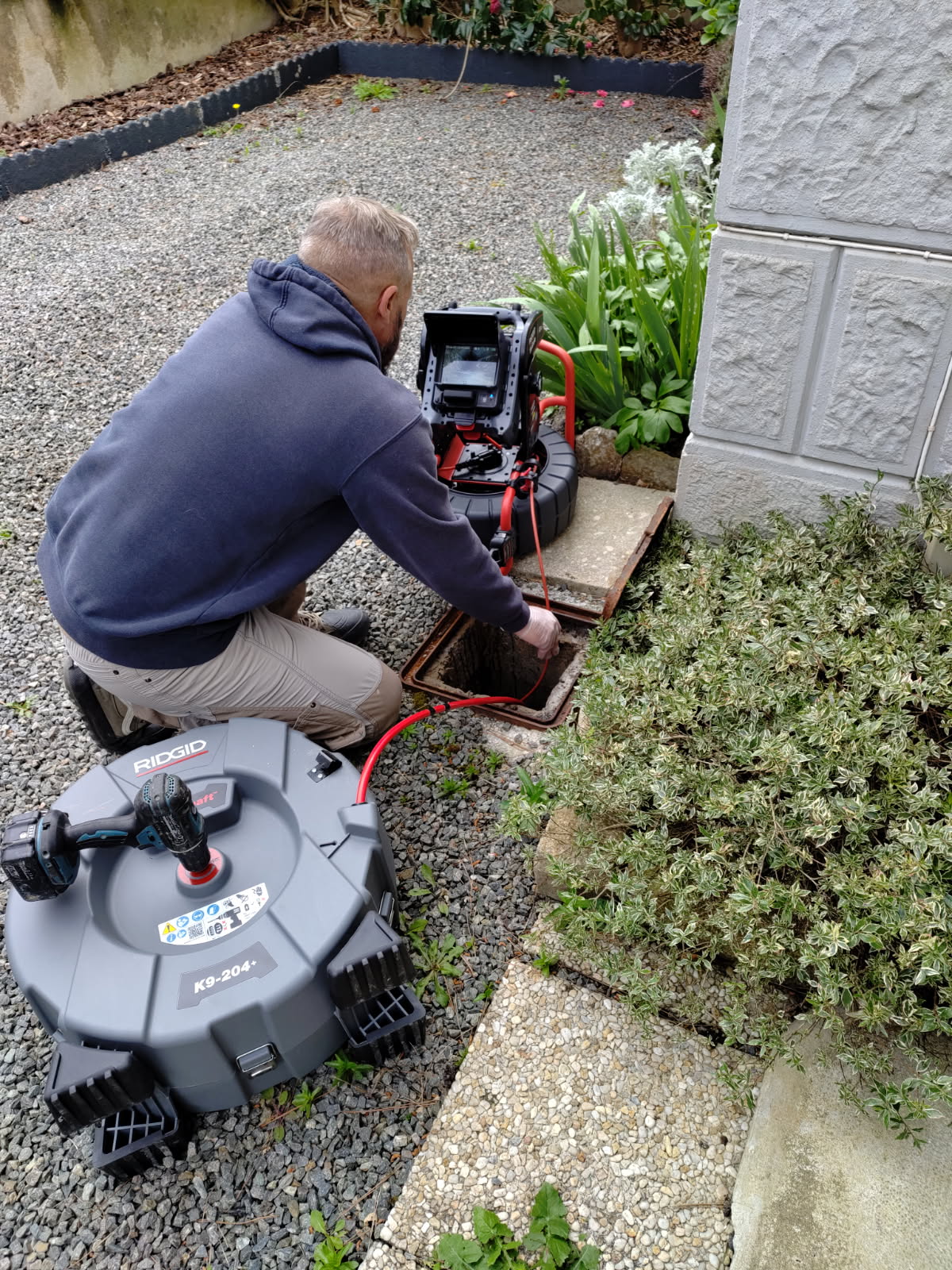 Caméra endoscopique utilisée pour diagnostiquer une fuite